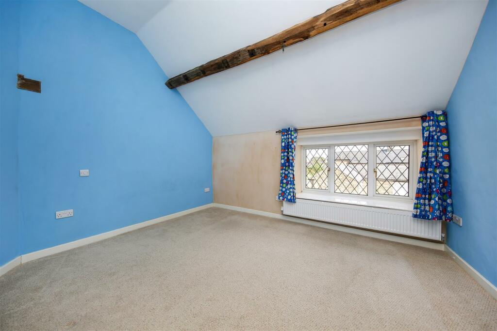 Bed2.jpg