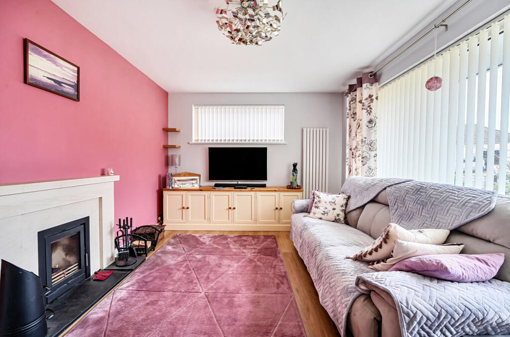 1375935-11-690b73...