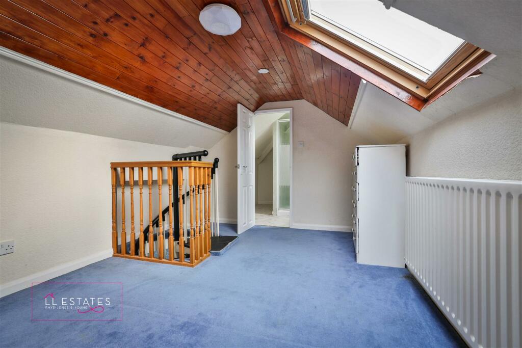 Loft Room.jpg