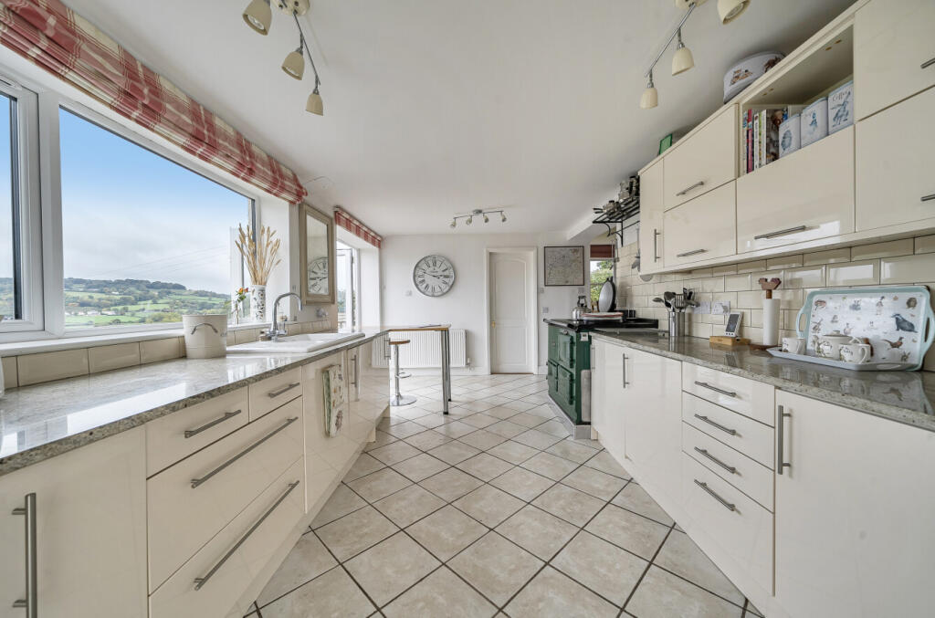 1364639-5-68ed2b4...