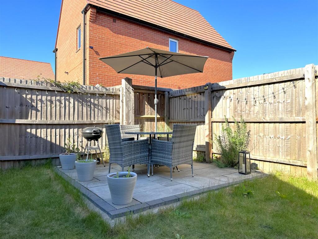 Additional Paved Seating Area 036