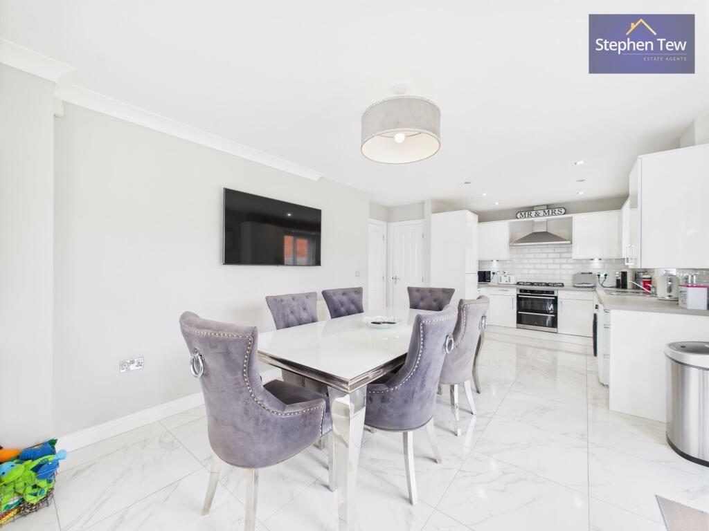 Kitchen/ Dining Room