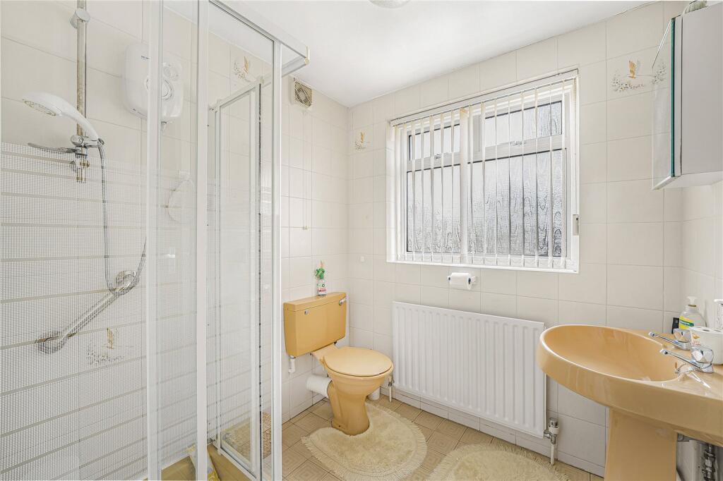 Ground Shower Room