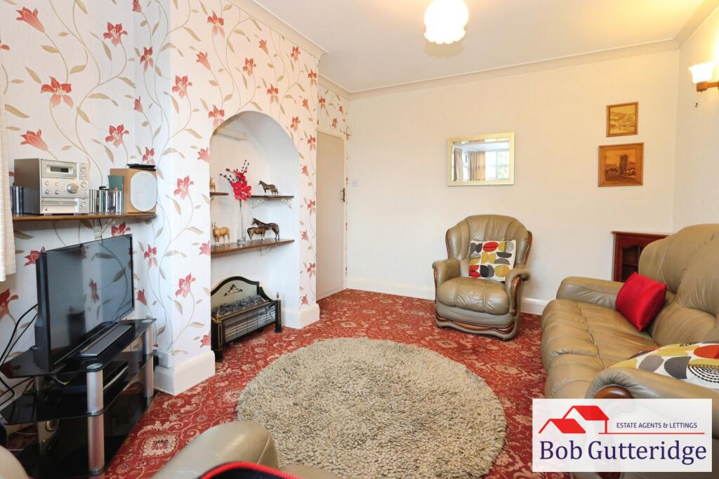 BAY FRONTED DINING ROOM