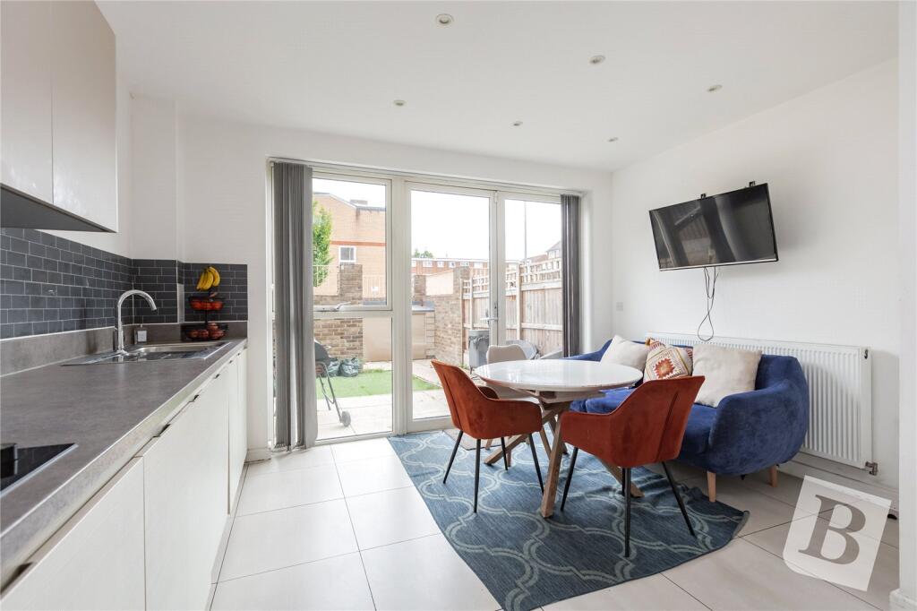 Kitchen/ Dining