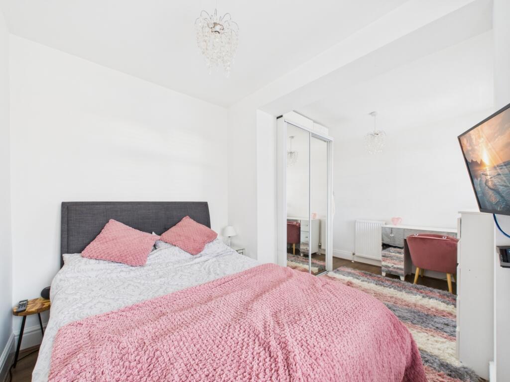 CAM02195G0-PR0093-STILL034