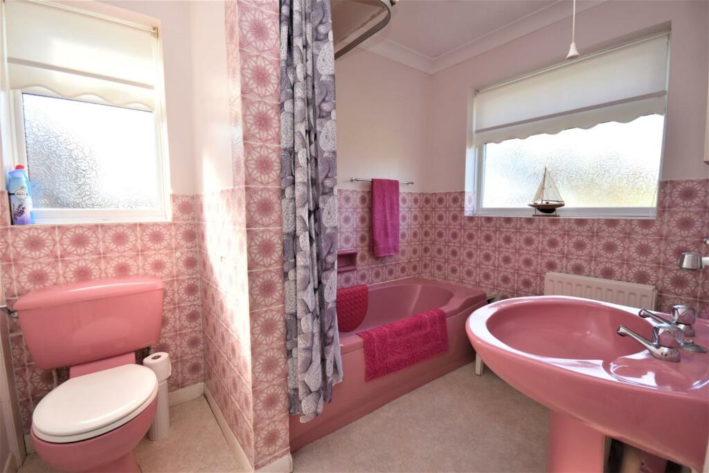 Bathroom.JPG