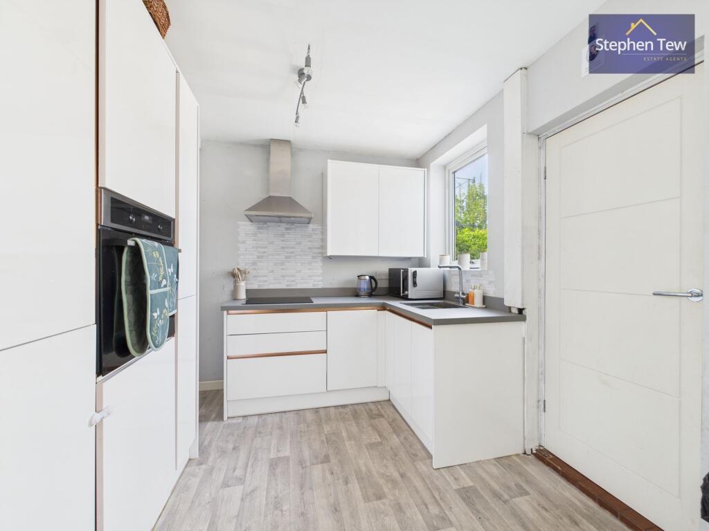 Kitchen/ Dining Room