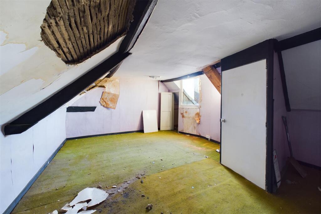 19 Moorend Road, Leckhampton, Cheltenham, Gloucest