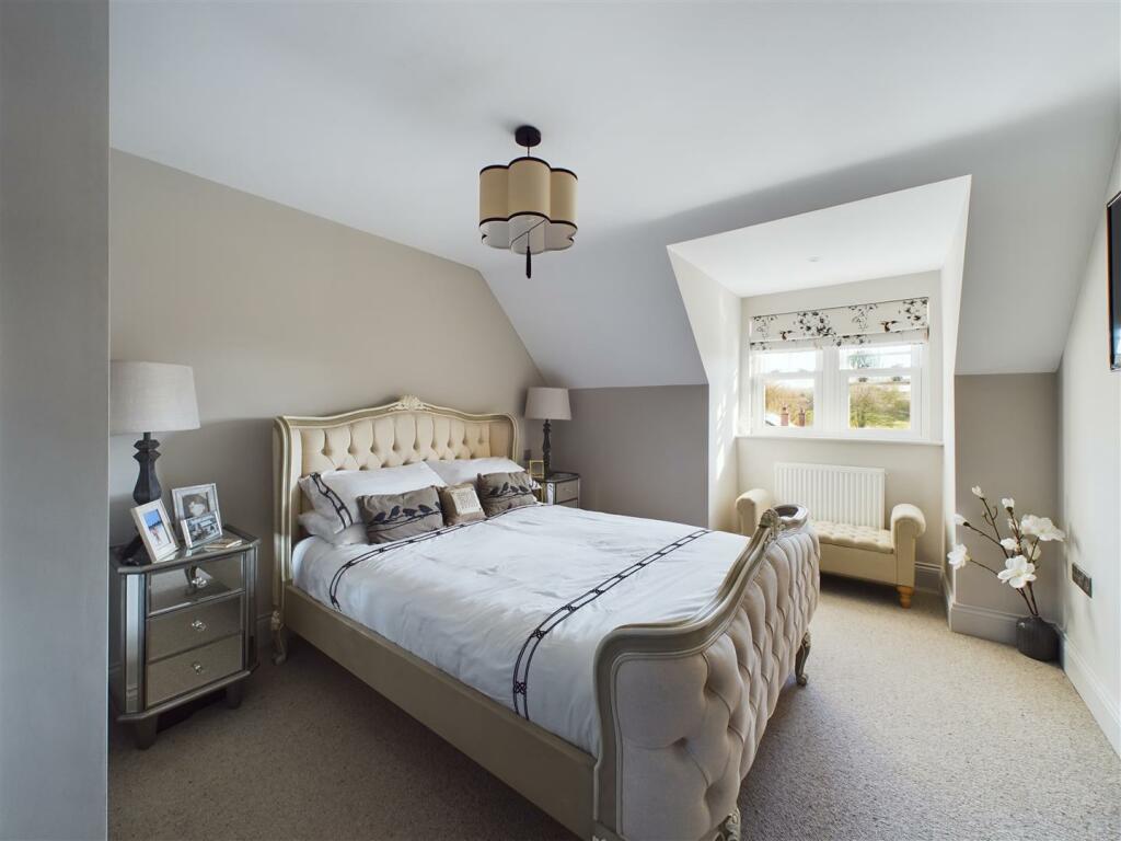 MASTER SUITE/ BEDROOM 1