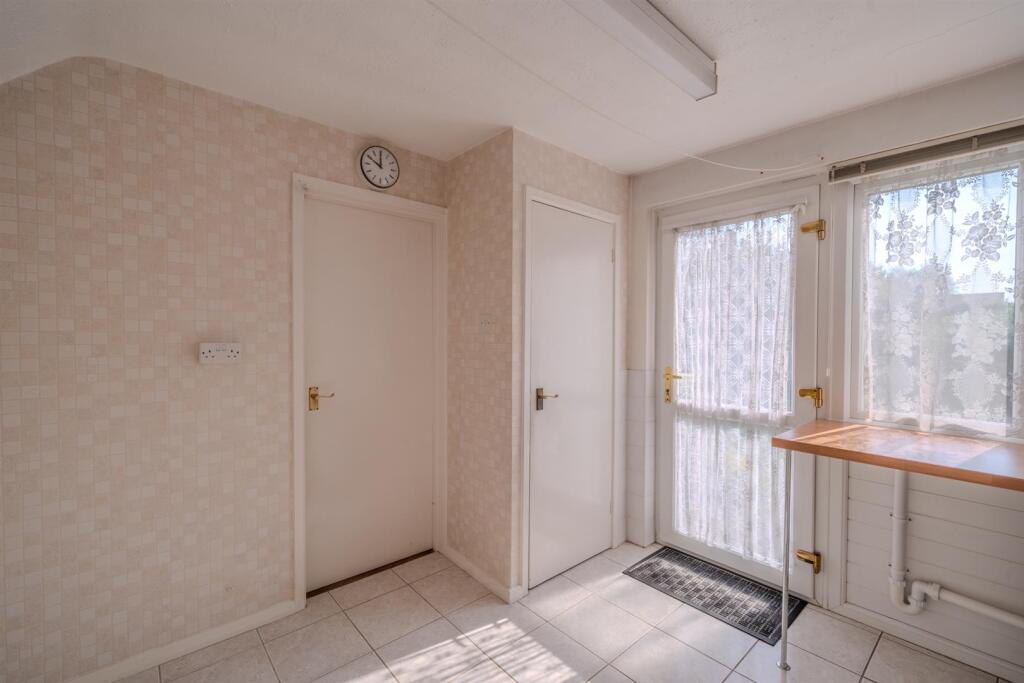 187 Henllys Way-17.jpg