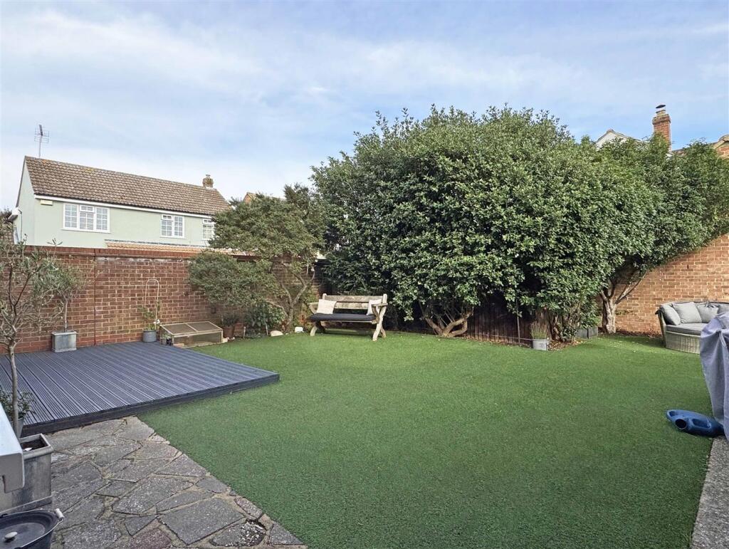 Rear Garden b.jpg