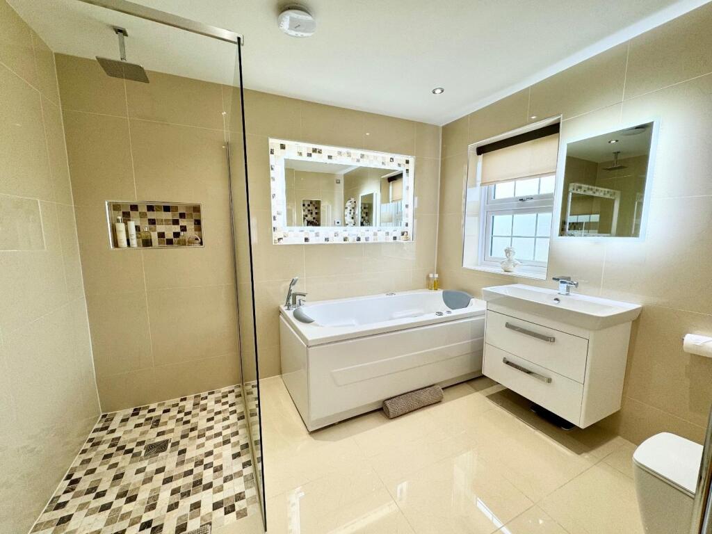 Master Ensuite