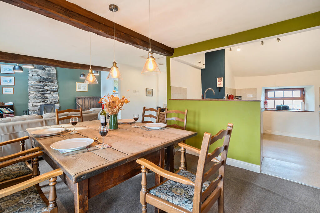 Dining to Kitchen...