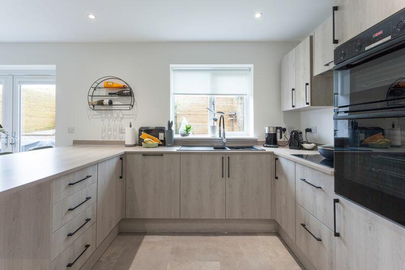OPEN PLAN DINING KITCHEN B