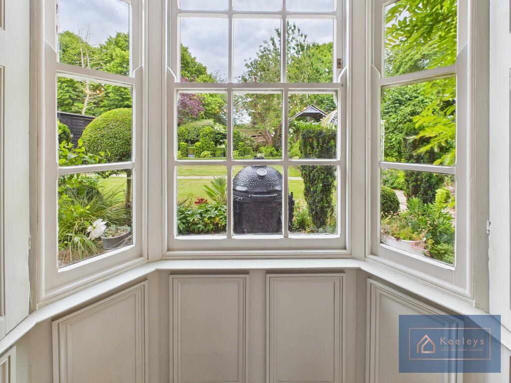 Dining room bay w...