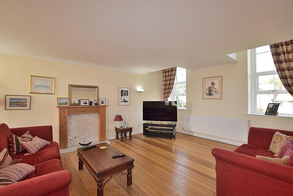 living room close...