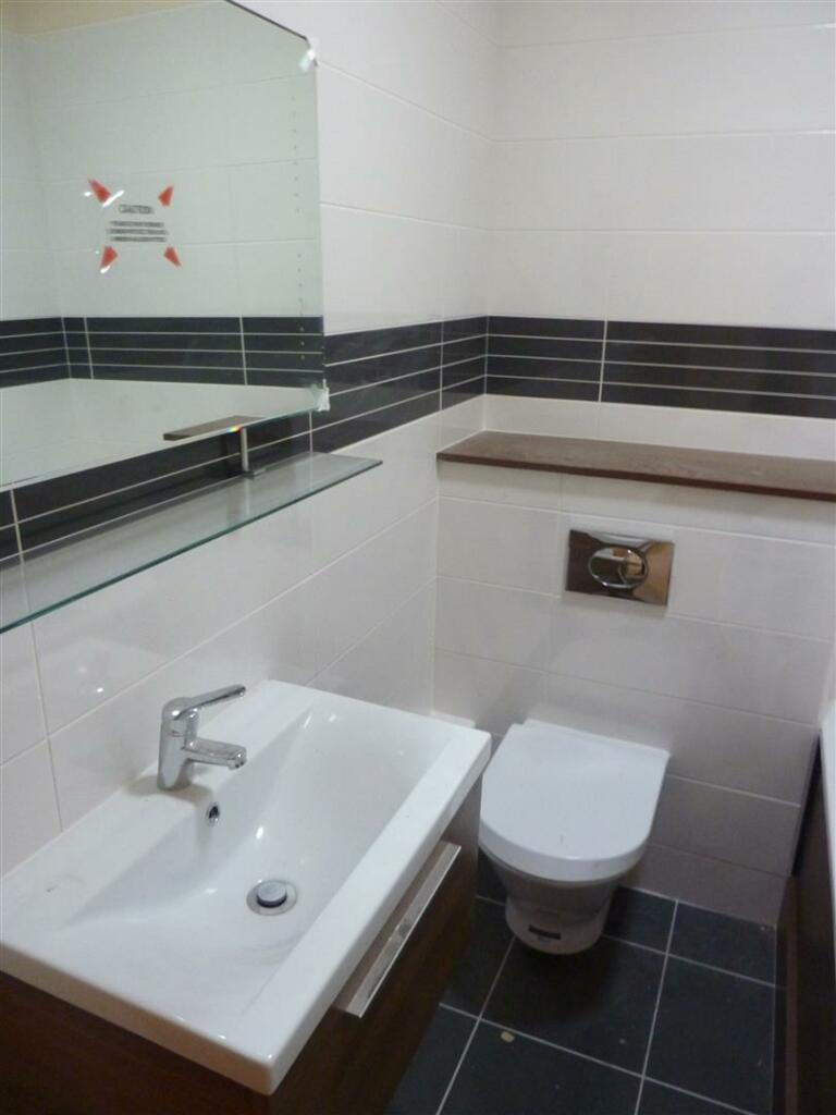 Ensuite.JPG