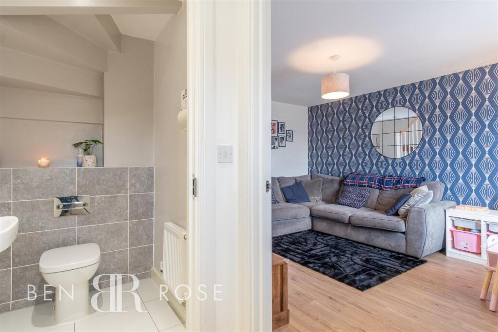 Entrance Hall/WC
