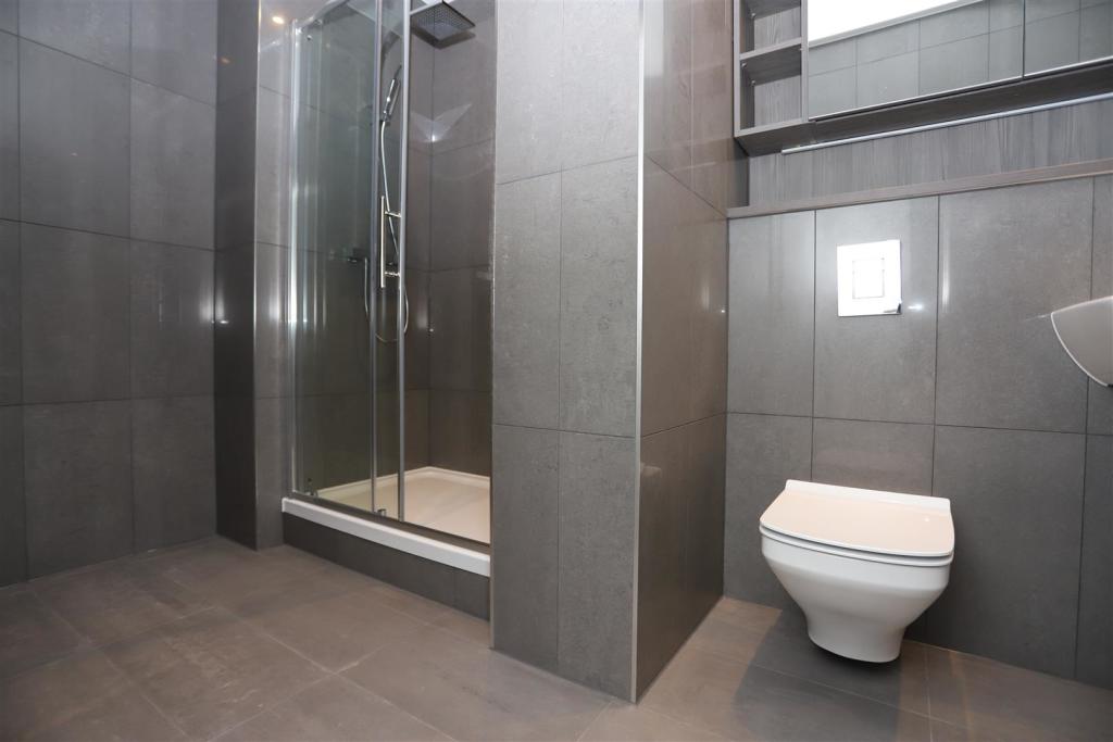 Master ensuite 2.JPG