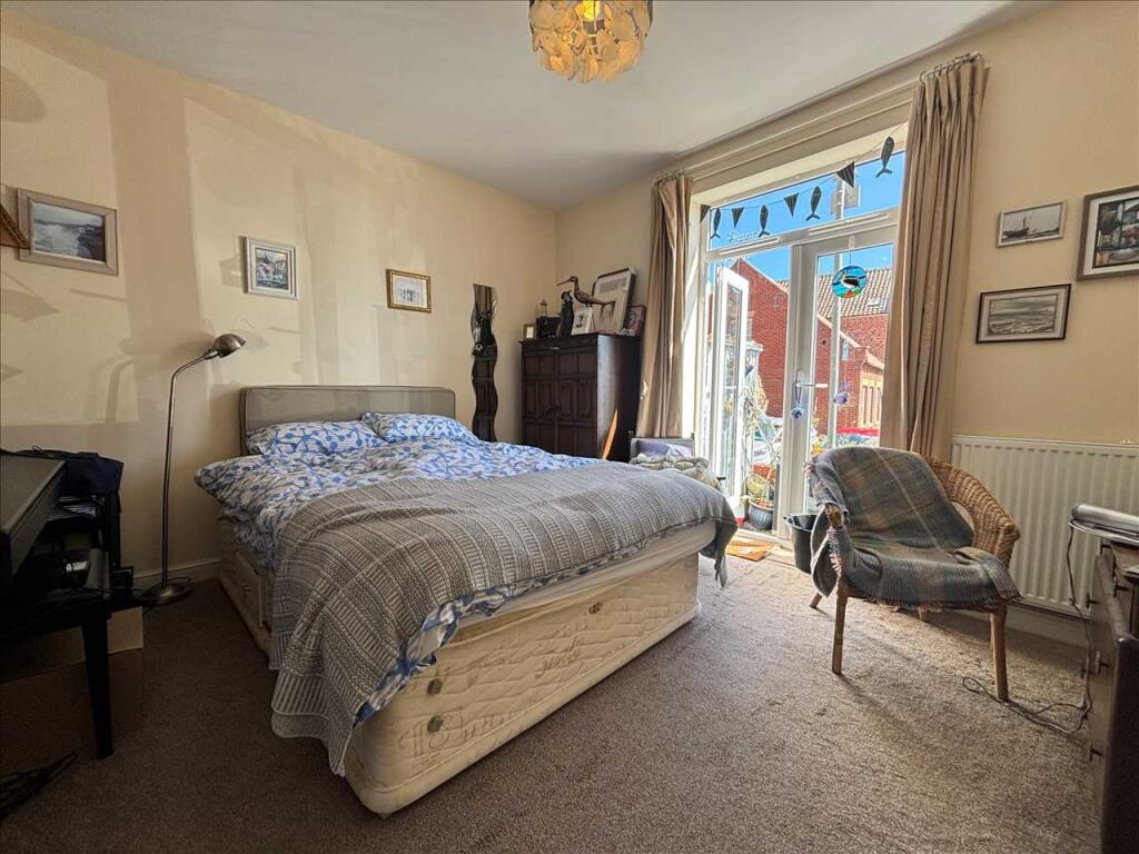 BEDROOM 2