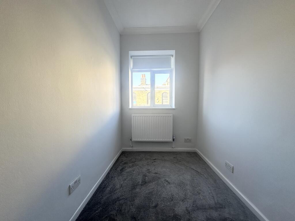 7 - BEDROOM.jpg