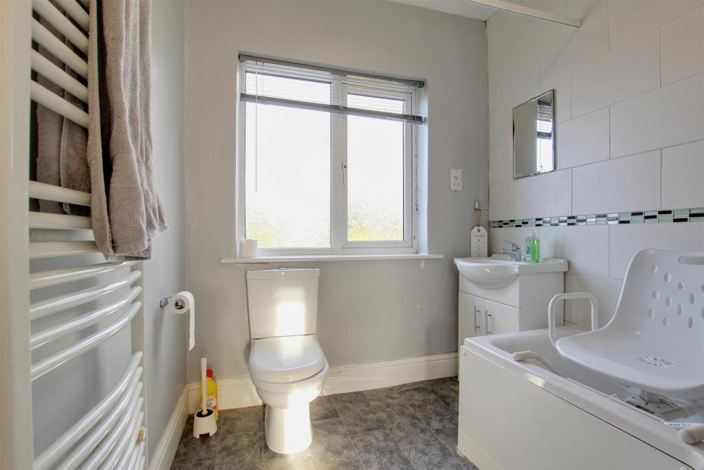 BATHROOM/W.C.