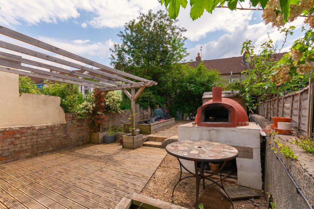 0C6REN - External F.jpg