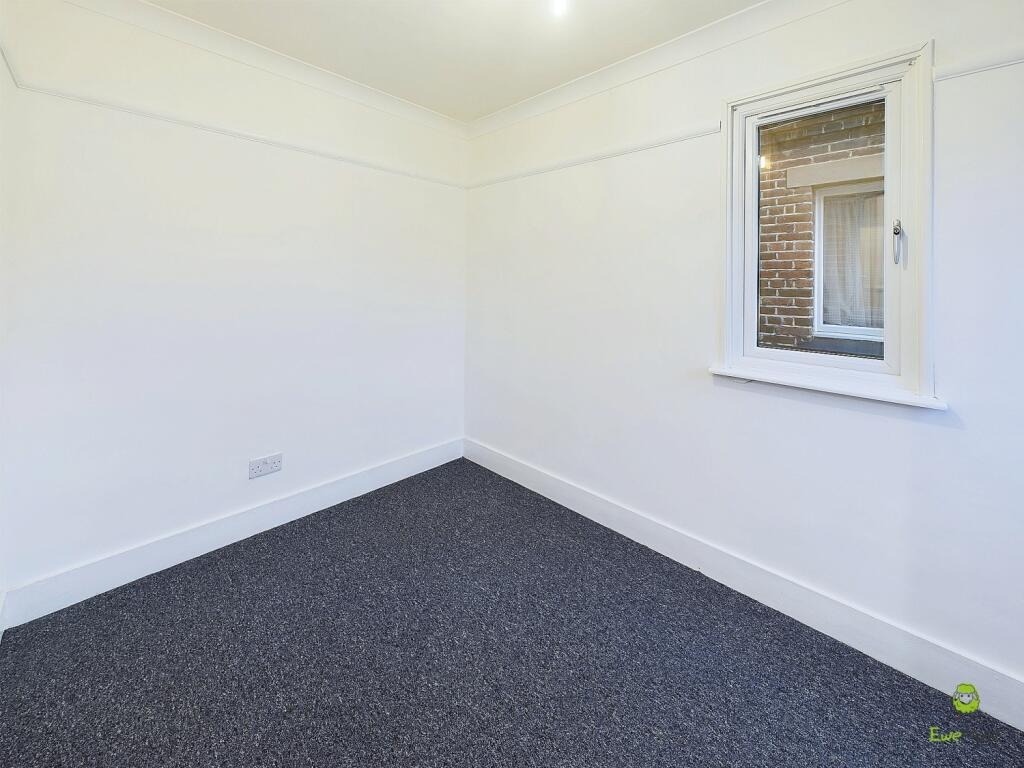 CAM03418G0-PR0164-STILL001