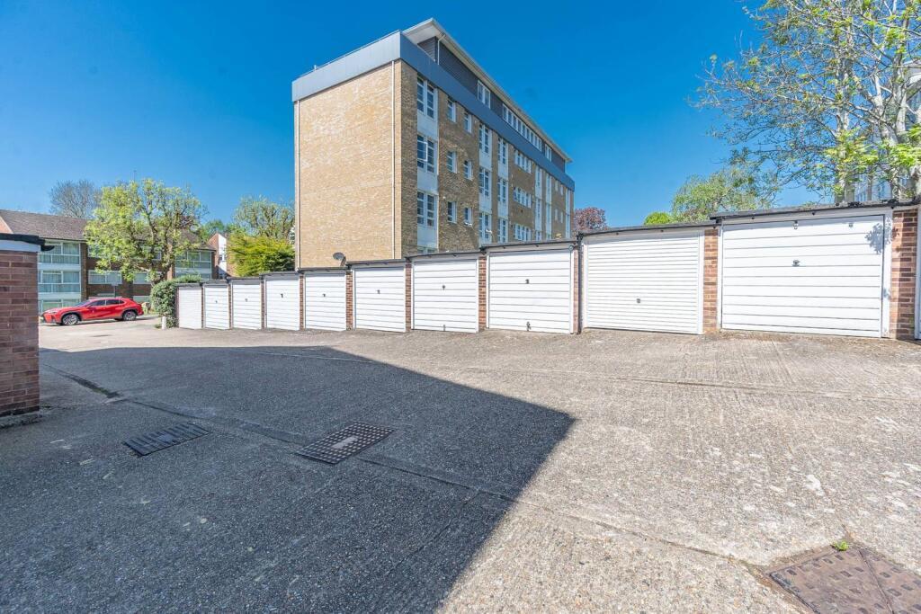 Davidson Frost-Wellings, DFW, Brampton Court, Gara