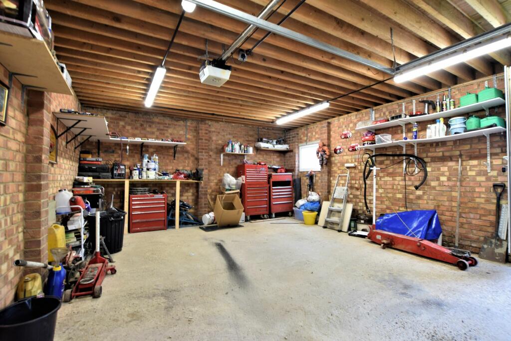 DETACHED GARAGE