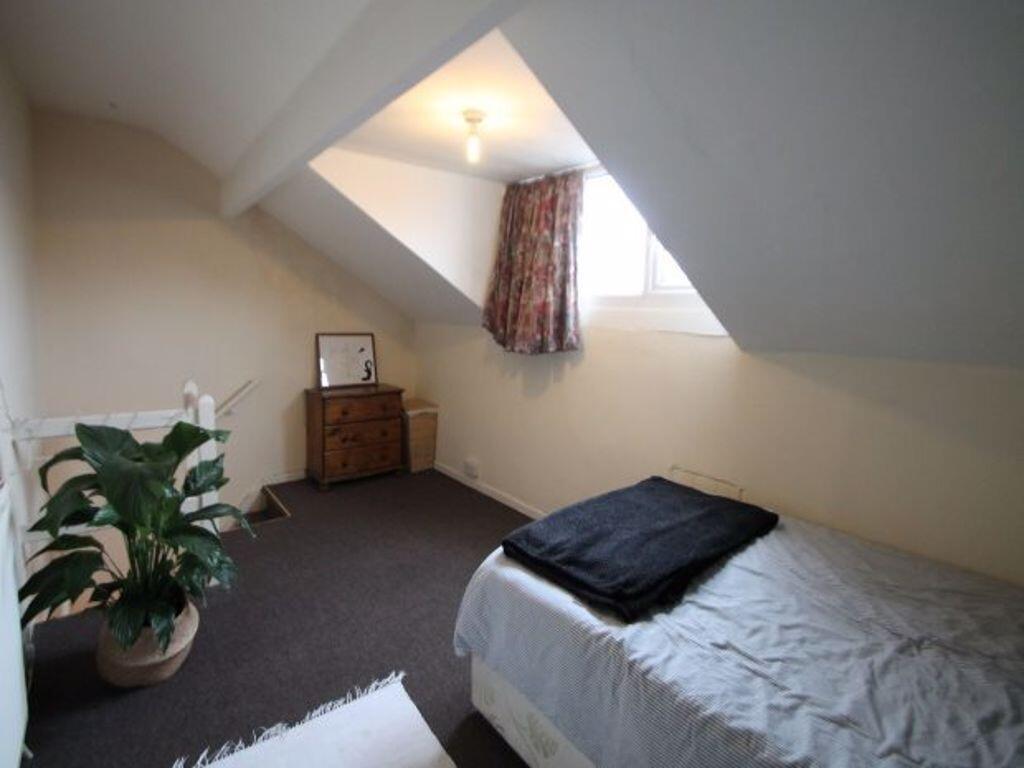 Cozy single bedroom with a comfortable bed, a s...