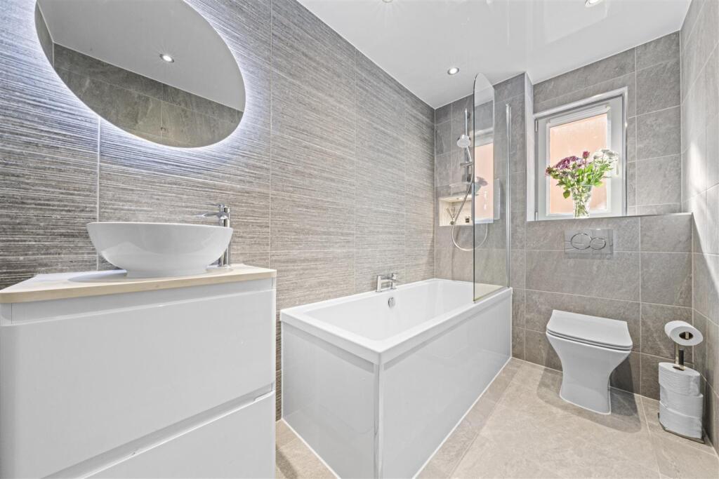Bathroom_1.jpg