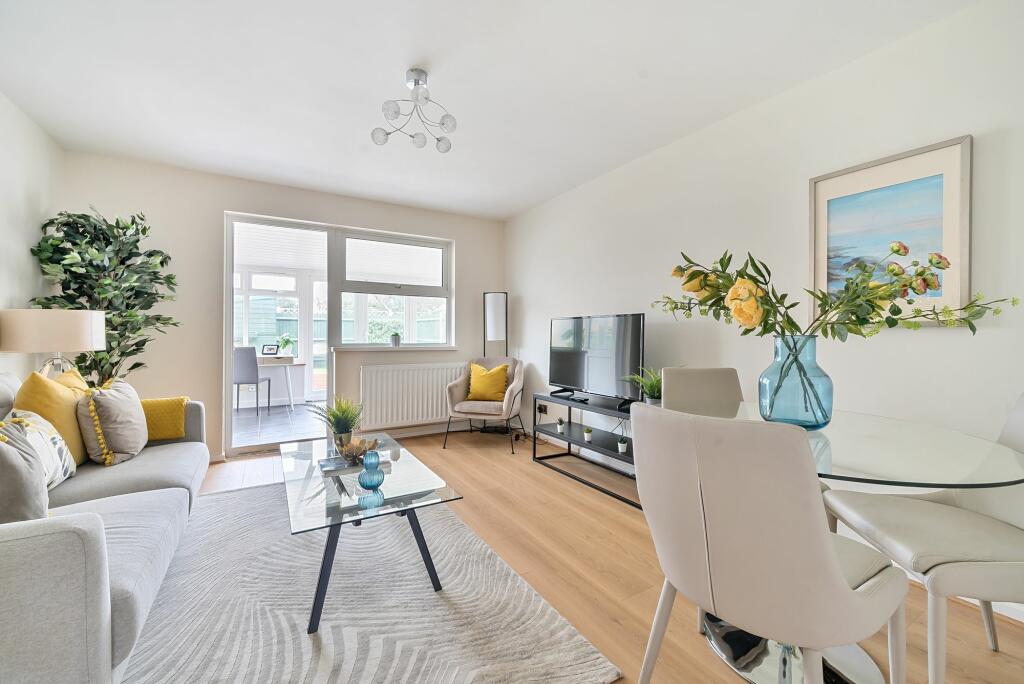 Lounge / Dining Room