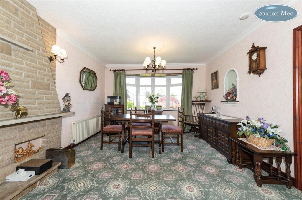 dining room 9369.jpg