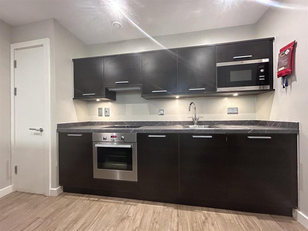 Kitchen (2).jpeg