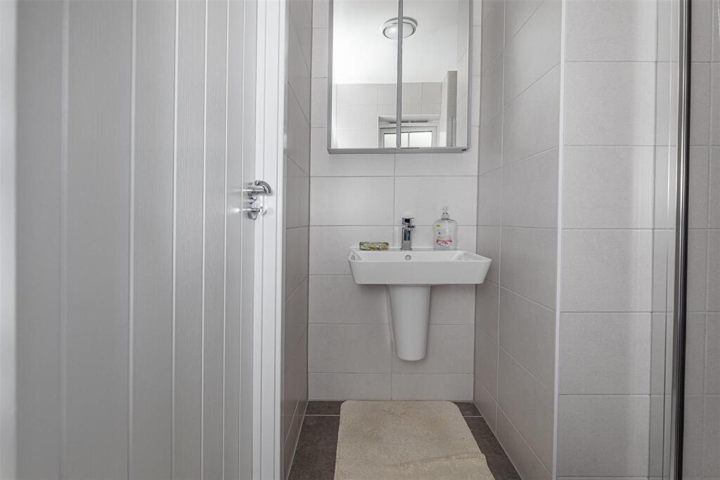 Bramleys Estate Agents - Holly Way - Honley (27).j