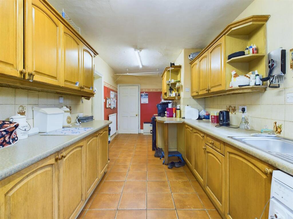 Kitchen: