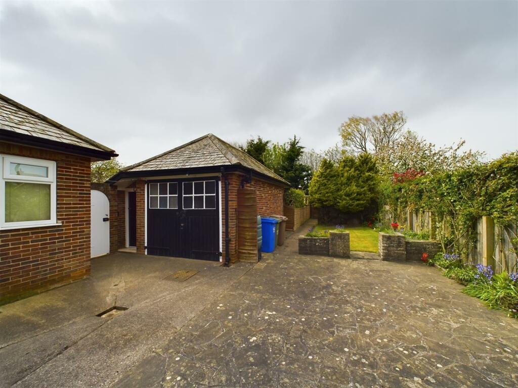 Garage: