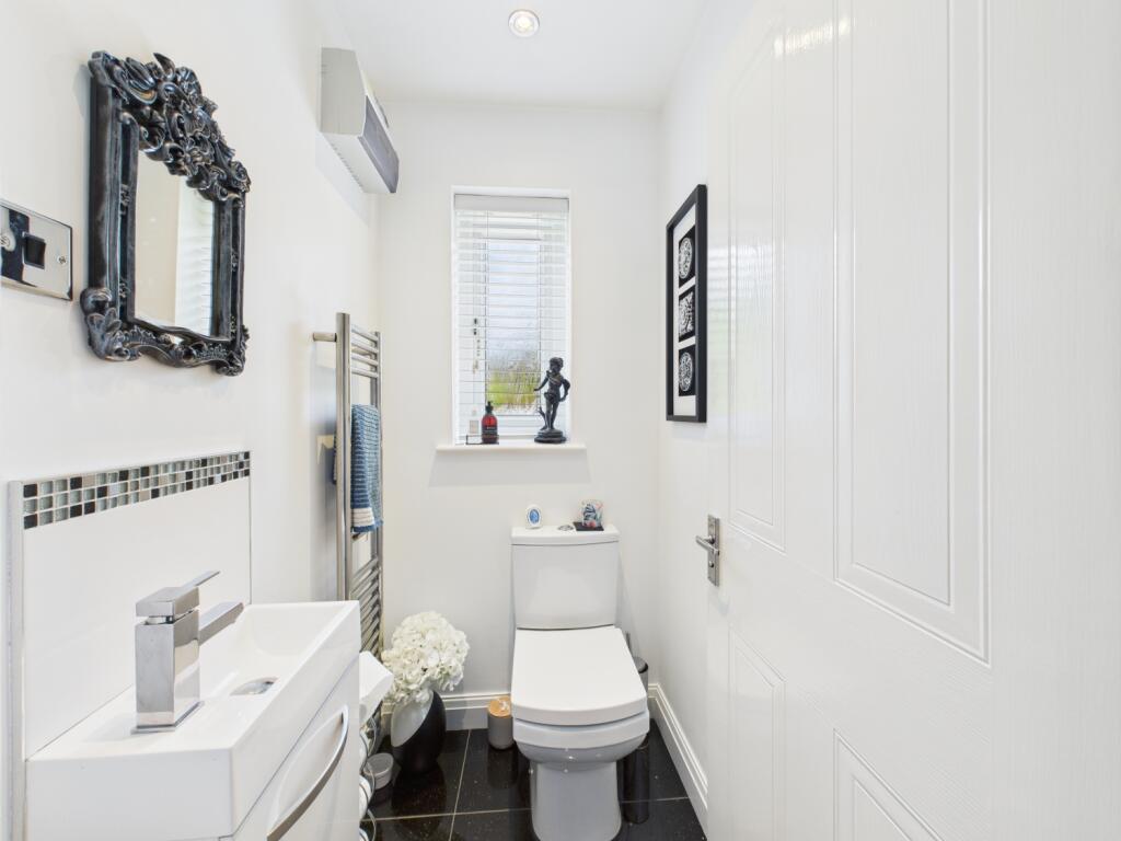 CAM03729G0-PR0056-STILL024