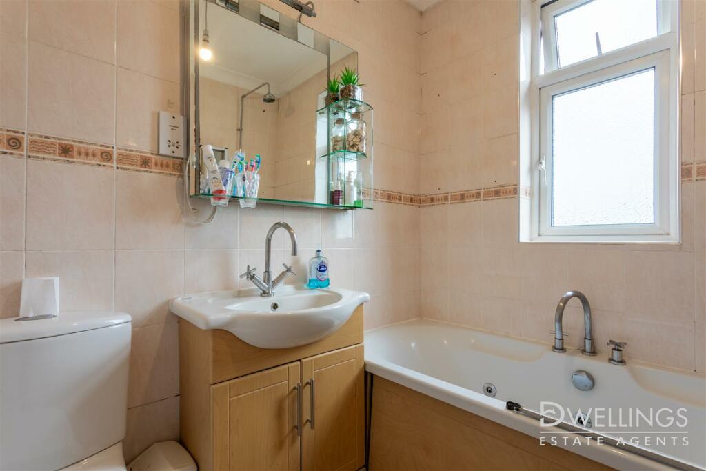 DWELEST- 49 Nevinson Avenue, DE23 1GU - 007.jpg