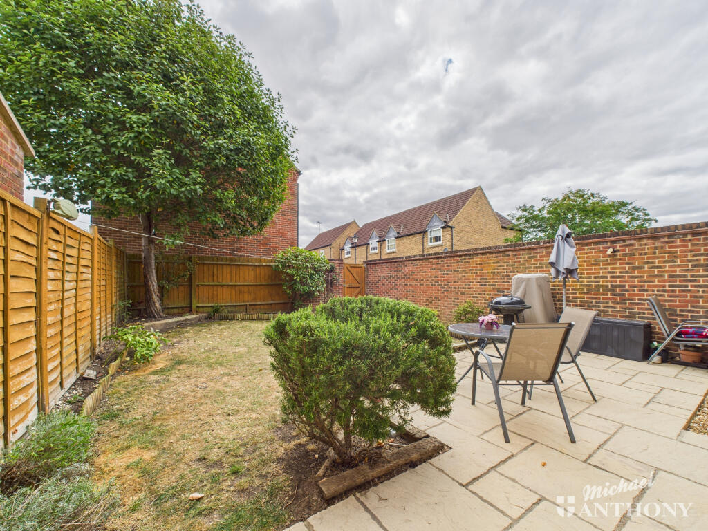 CAM03218G0-PR0745-STILL001