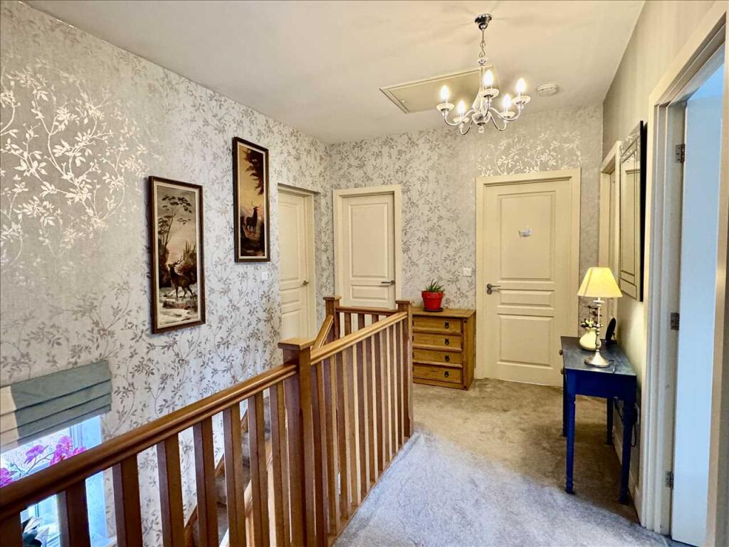 FIRST FLOOR LANDING