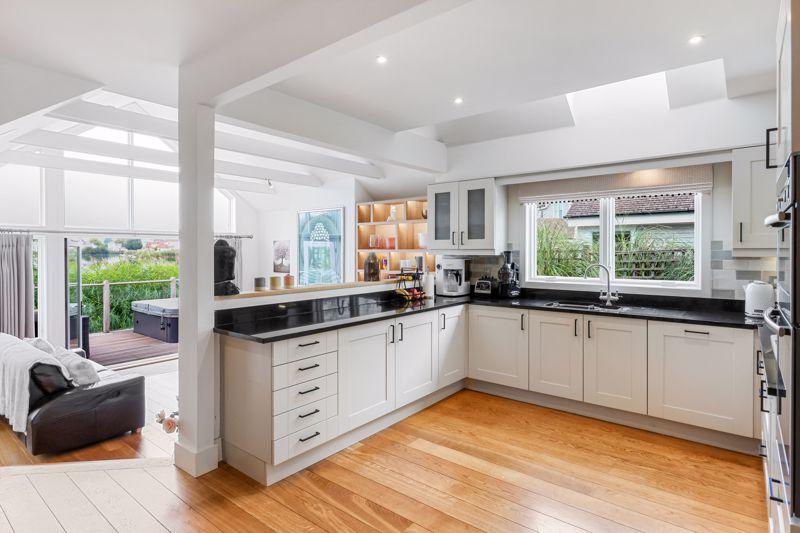 Kitchen to lounge