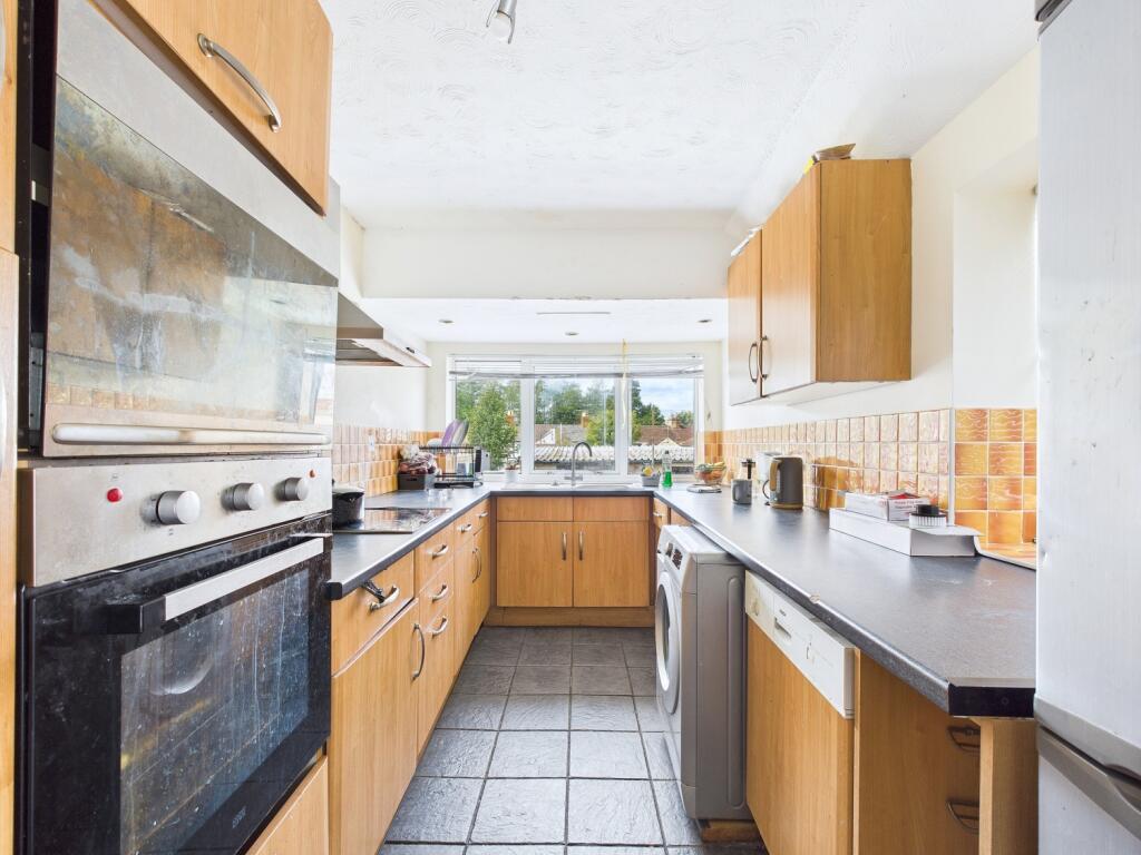 CAM01338G0-PR0128-STILL006