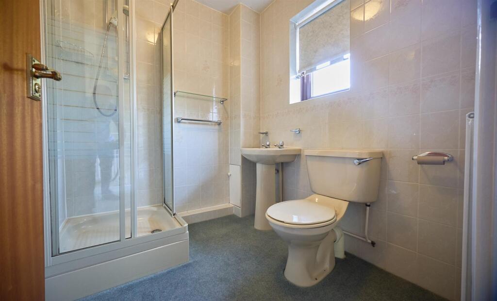 Shower room to front