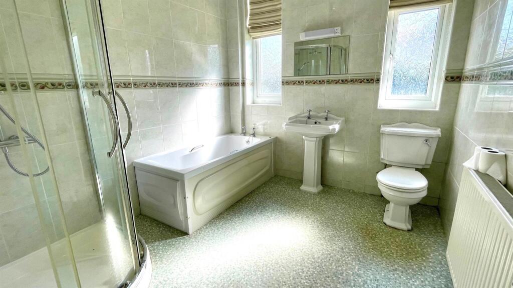 GROUND FLOOR 4 -PIECE BATHROOM