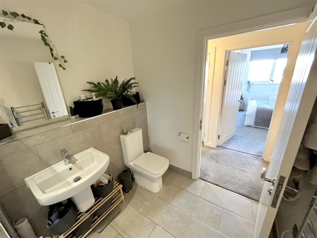 Bathroom Aspect 2.jpg