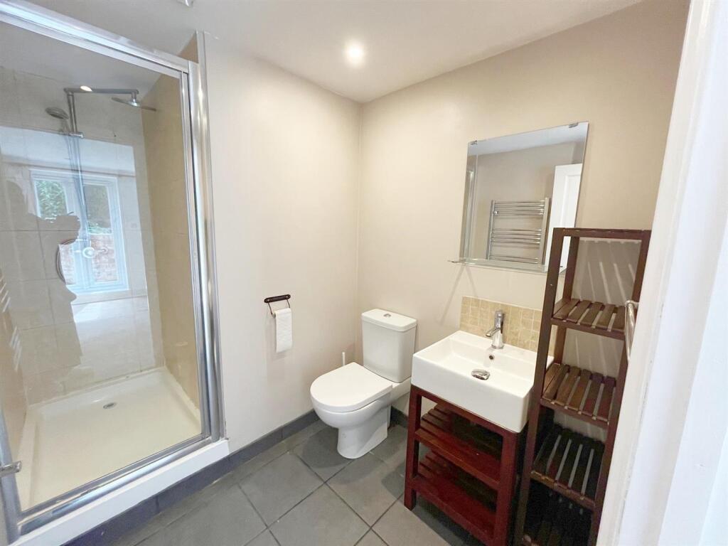 Ensuite to garden room.jpg