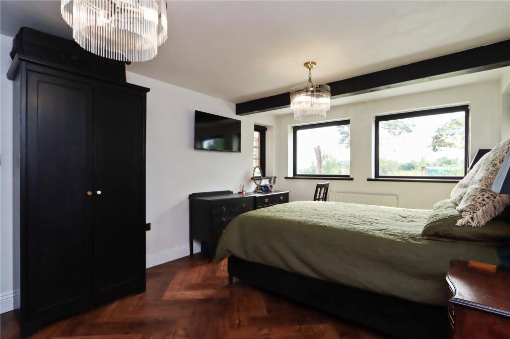 Bedroom 1 Pic 3